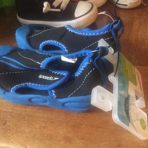 NWT speedo toddler water shoes 5/6
